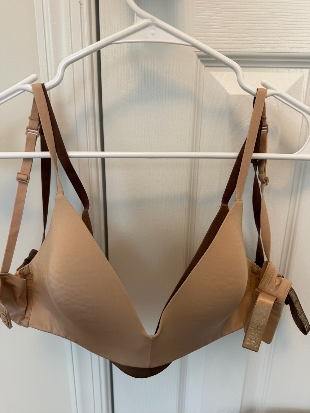 SKIMS Everyday Smooth Plunge Bra — Nude/Beige